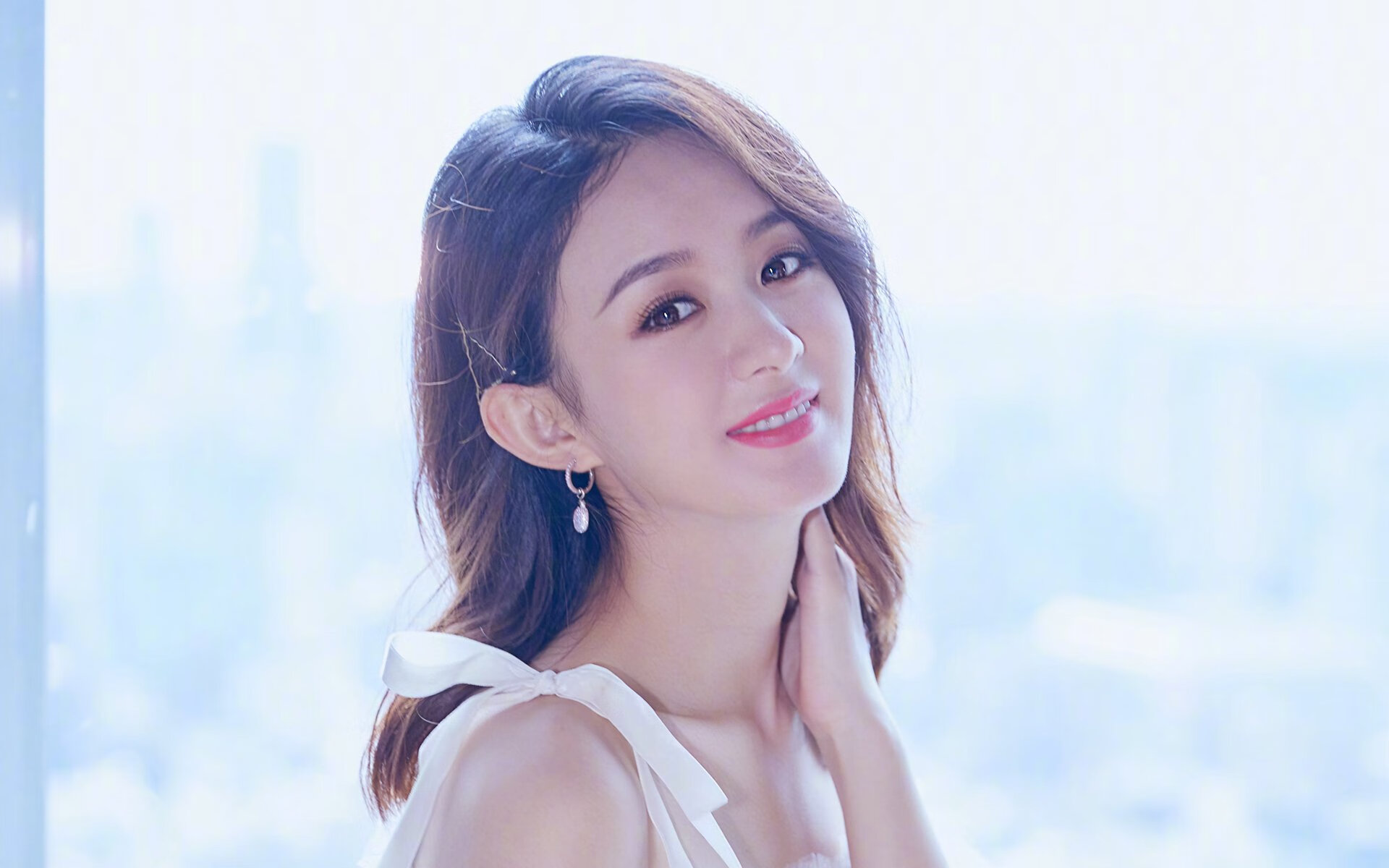 “闪电超车瞬间！”——赛车界的年度绝美瞬间，闪电跑车
