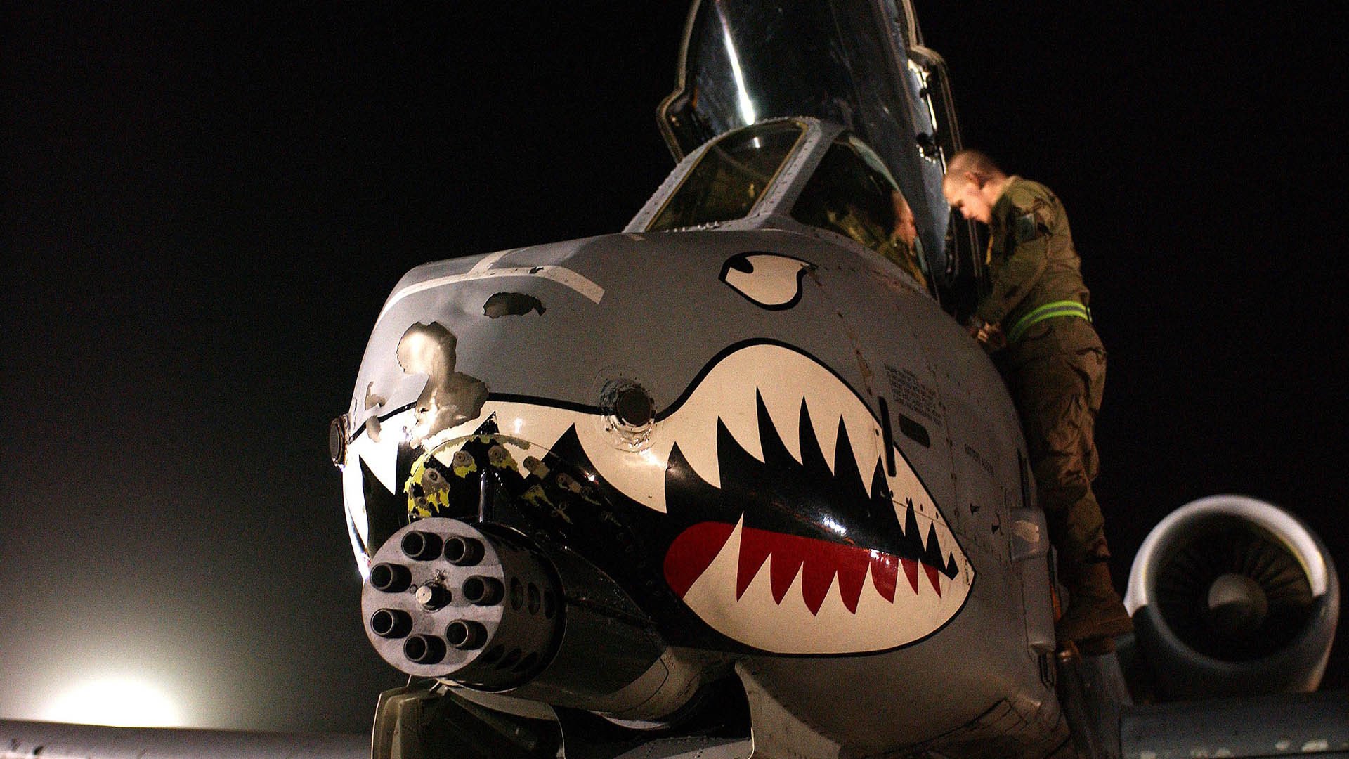 绿色环保足球场在全国范围逐步推广使用，足球环保创意作品