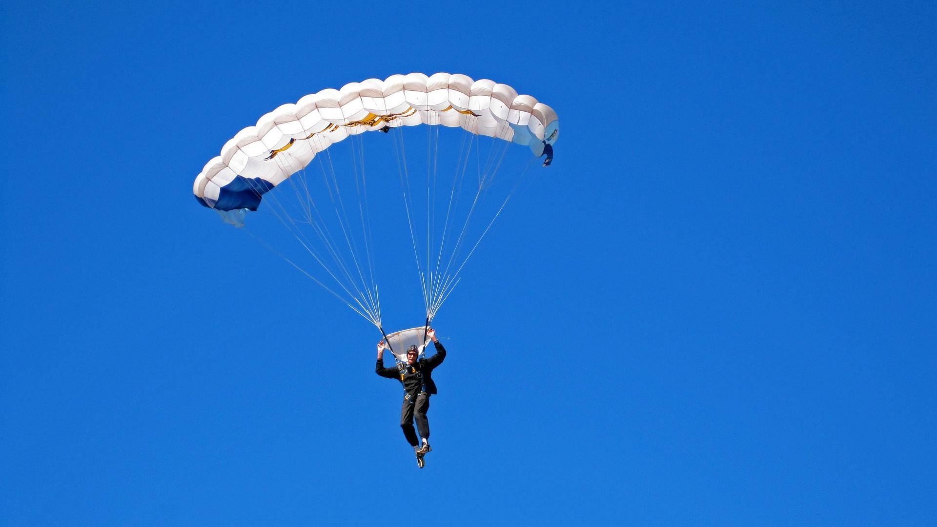九游娱乐-国务院办公厅印发《关于以冰雪运动高质量发展激发冰雪经济活力的若干意见》，推动冰雪运动发展