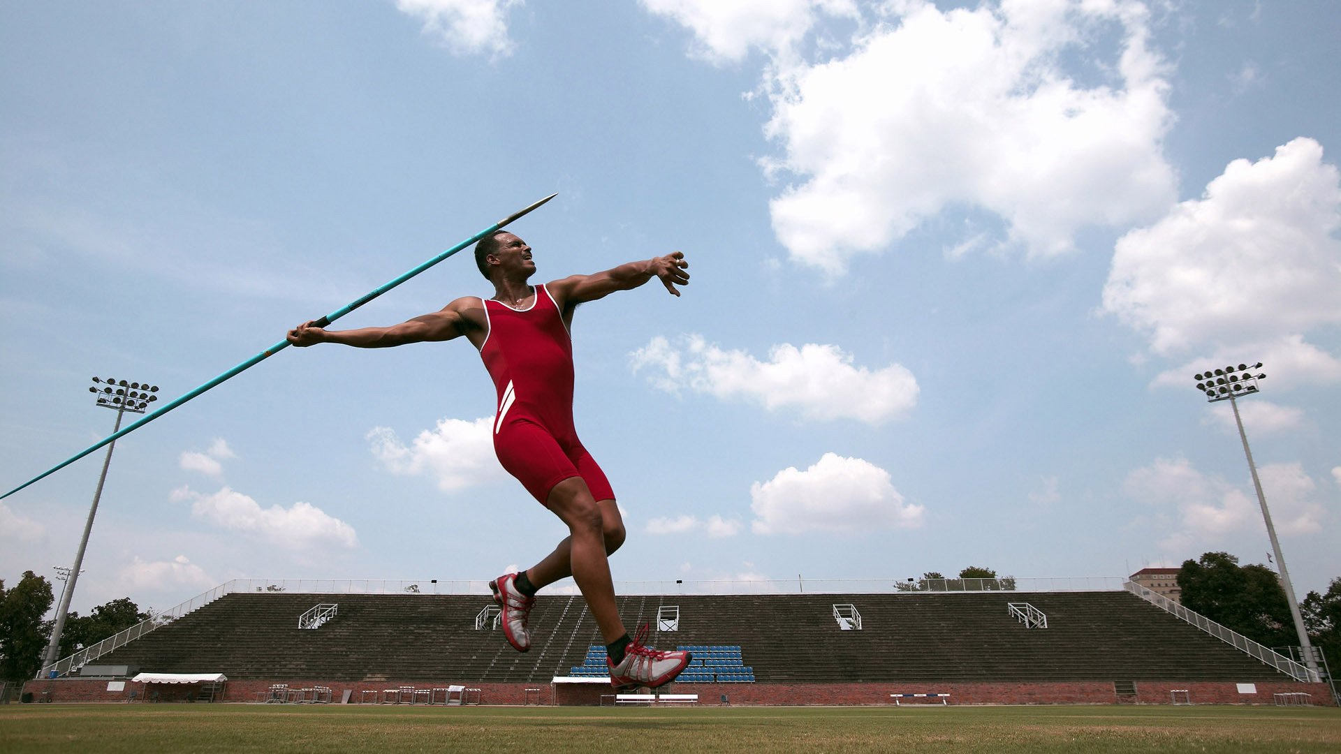 高空空中飞人秀，极速飞跃极限挑战极致视觉体验，空中飞人项目视频